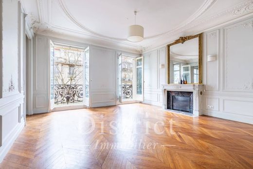 Apartment / Etagenwohnung in Tour Eiffel, Invalides – Ecole Militaire, Saint-Thomas d’Aquin, Paris
