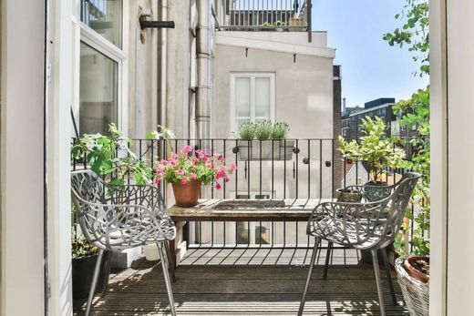 Apartment in Buttes-Chaumont, Villette, Bas Belleville, Paris