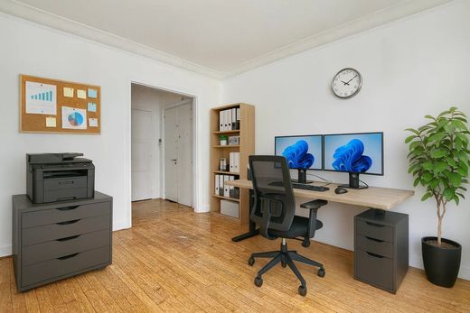 Office in La Muette, Auteuil, Porte Dauphine, Paris