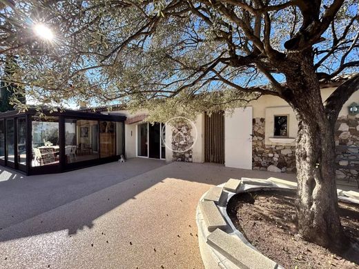 ‏וילה ב  Roquebrune-sur-Argens, Var