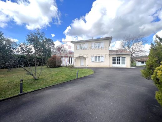 Luxury home in Saucats, Gironde