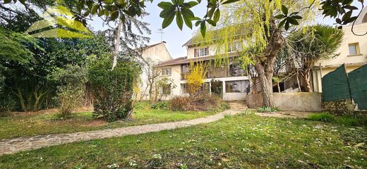 Luxury home in Mandres-les-Roses, Val-de-Marne