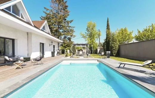 Villa a Bourgoin-Jallieu, Isère