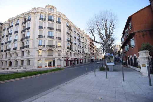 Apartment / Etagenwohnung in Nizza, Alpes-Maritimes