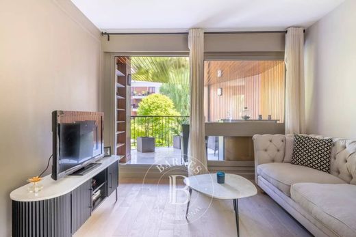 Apartment / Etagenwohnung in Le Chesnay, Yvelines