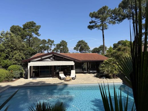 Luxury home in Pyla sur Mer, Gironde
