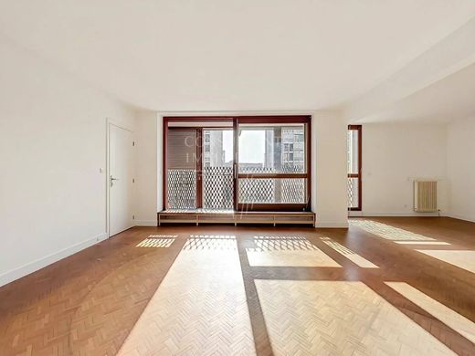 Apartment in Motte-Picquet, Commerce, Necker, Paris