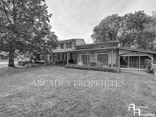 Luxury home in Avensan, Gironde