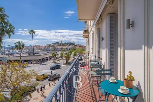 Apartment / Etagenwohnung in Cannes, Alpes-Maritimes