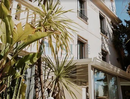 Juan-les-Pins, Alpes-Maritimesのホテル