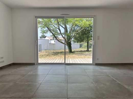 Casa di lusso a Lagord, Charente-Maritime