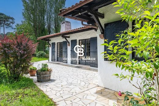 Luxury home in Pyla sur Mer, Gironde