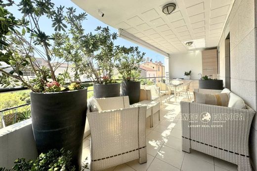 Apartment / Etagenwohnung in Cannes, Alpes-Maritimes