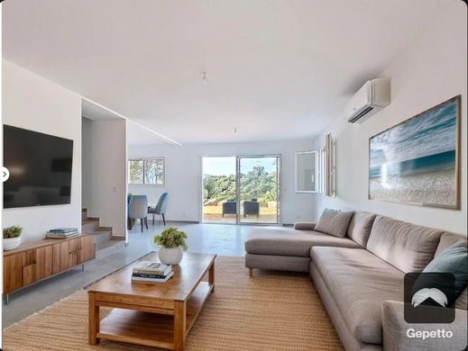 호화 저택 / Bastelicaccia, South Corsica