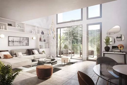 Saint-Laurent-du-Var, Alpes-Maritimesのアパートメント