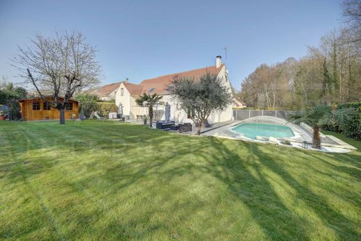 Luxury home in Maule, Yvelines