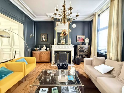 Luxus-Haus in Saint-Venant, Pas-de-Calais