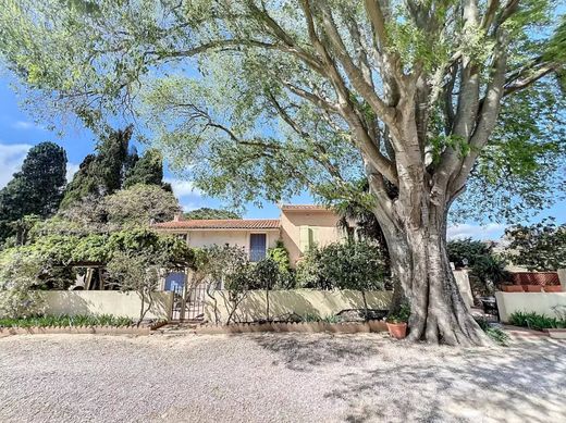 Hotel in Villelongue-de-la-Salanque, Pyrénées-Orientales