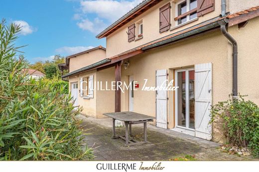 Luxus-Haus in Jassans-Riottier, Ain