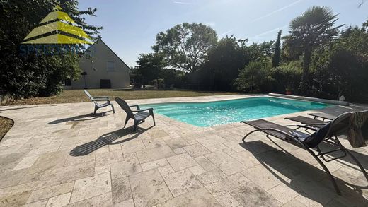 Luxury home in Mandres-les-Roses, Val-de-Marne