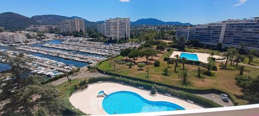 Apartment / Etagenwohnung in Mandelieu-la-Napoule, Alpes-Maritimes