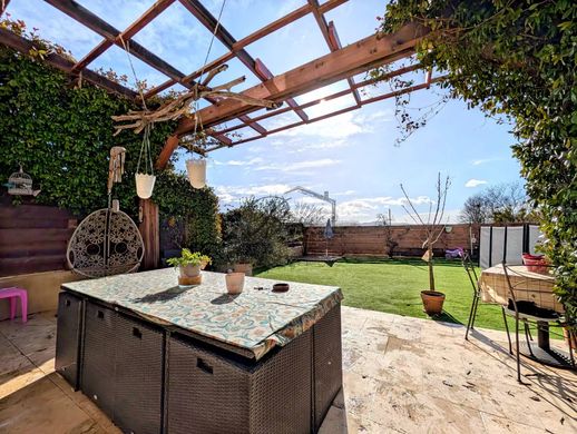 Luxury home in Pertuis, Vaucluse