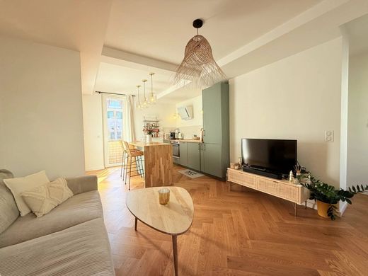 Apartment / Etagenwohnung in Nizza, Alpes-Maritimes