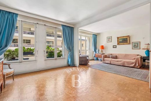 Apartment in La Muette, Auteuil, Porte Dauphine, Paris