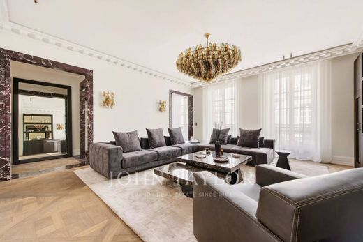 Apartment in Chatelet les Halles, Louvre-Tuileries, Palais Royal, Paris