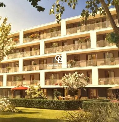 Apartment / Etagenwohnung in Montrouge, Hauts-de-Seine