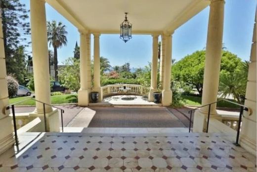 Apartment / Etagenwohnung in Cannes, Alpes-Maritimes
