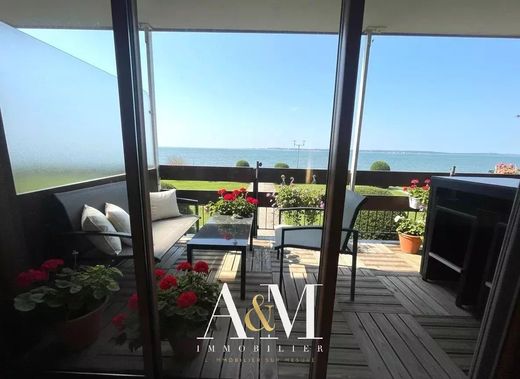 Apartment / Etagenwohnung in Lège-Cap-Ferret, Gironde