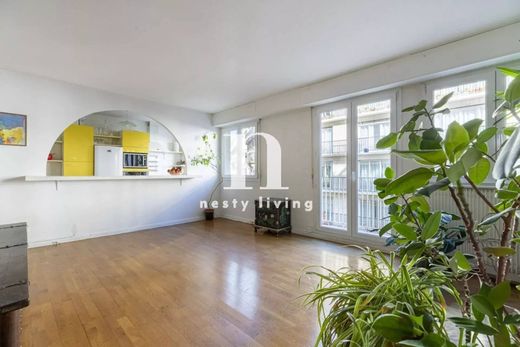 Apartment in Saint-Germain, Odéon, Monnaie, Paris