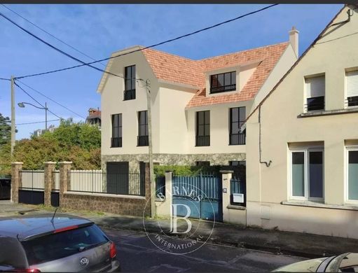 Land in Le Chesnay, Yvelines