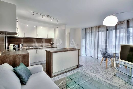 Apartment / Etagenwohnung in Cannes, Alpes-Maritimes