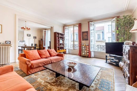 Appartamento a Champs-Elysées, Madeleine, Triangle d’or, Parigi