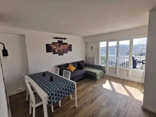 Apartament w Rueil-Malmaison, Hauts-de-Seine