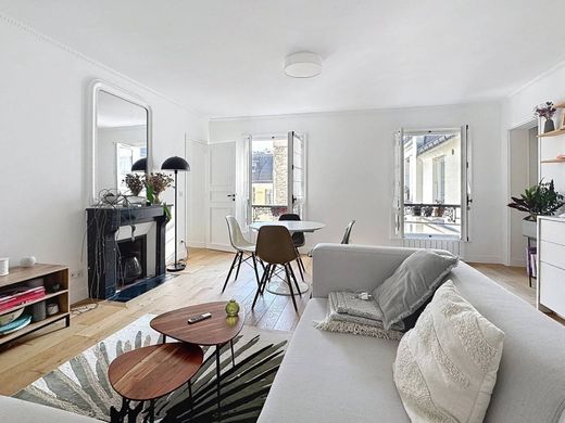 Appartement à Montmartre, Abbesses, Grandes-Carrières, Paris