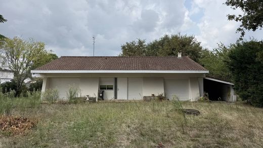 Элитный дом, Le Taillan-Médoc, Gironde