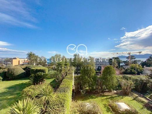 Apartment / Etagenwohnung in Cannes La Bocca, Alpes-Maritimes