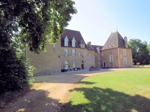 Castillo en Corbigny, Nievre