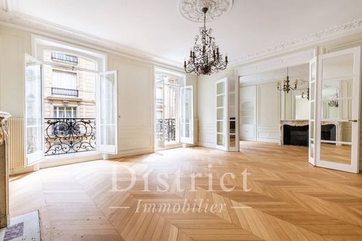 Apartment in Tour Eiffel, Invalides – Ecole Militaire, Saint-Thomas d’Aquin, Paris