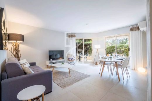 Apartment / Etagenwohnung in Cannes, Alpes-Maritimes