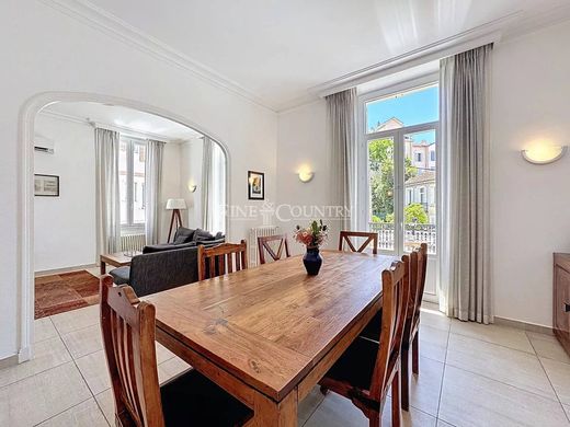 Apartment / Etagenwohnung in Cannes, Alpes-Maritimes