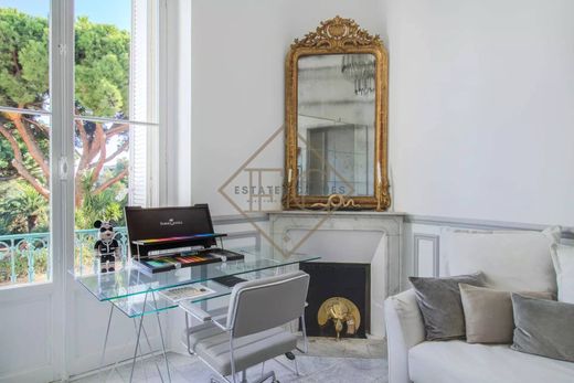 Apartment / Etagenwohnung in Cannes, Alpes-Maritimes