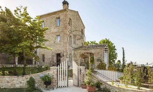 Luxus-Haus in Staffolo, Provincia di Ancona