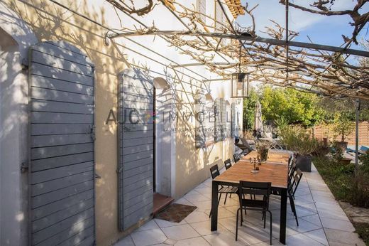 Элитный дом, Saint-Rémy-de-Provence, Bouches-du-Rhône