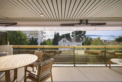 Apartment / Etagenwohnung in Cannes, Alpes-Maritimes