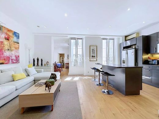 Apartment / Etagenwohnung in Cannes, Alpes-Maritimes