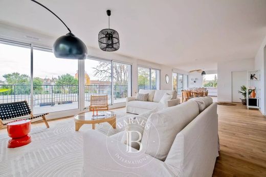 Apartment / Etagenwohnung in Bordeaux, Gironde